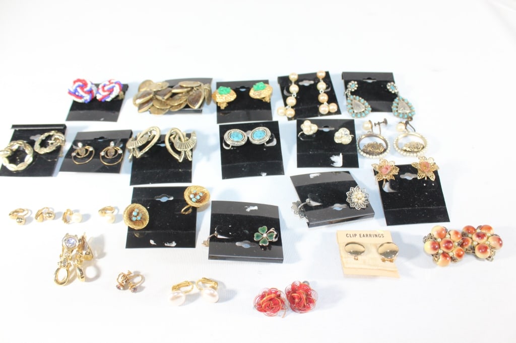 Lot of Vintage Clip/Screw On Earrings: Good overall as pictured