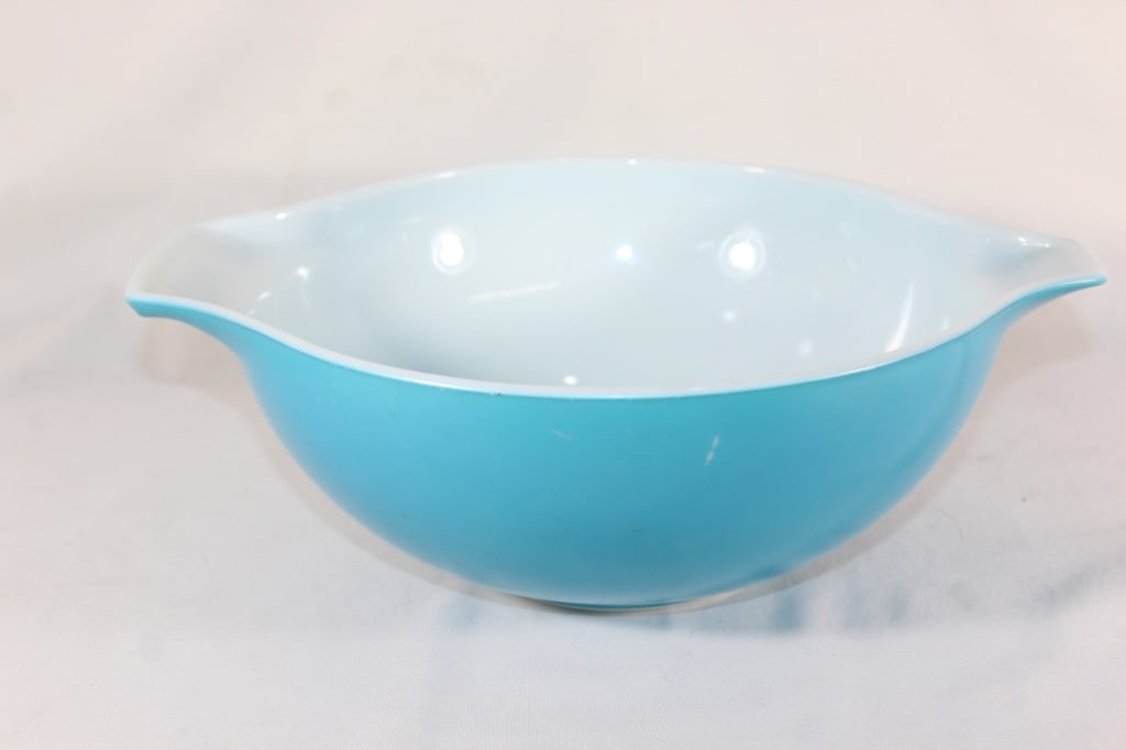 Pyrex 444 Primary Blue Cinderella MIxing Bowl: good overall as pictured