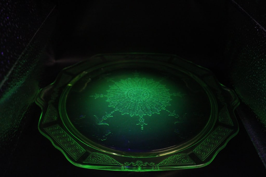 Vaseline Anchor Hocking Princess Cake Plate (1 of 4)