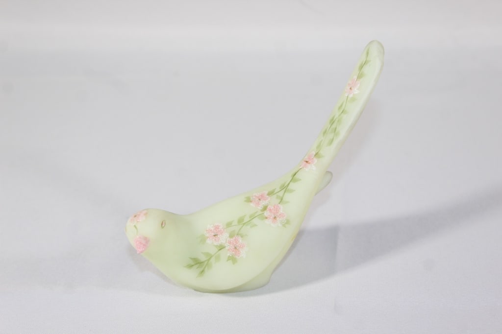 Fenton Burmese Hand Signed Bird Lind Berdine: Good overall as pictured