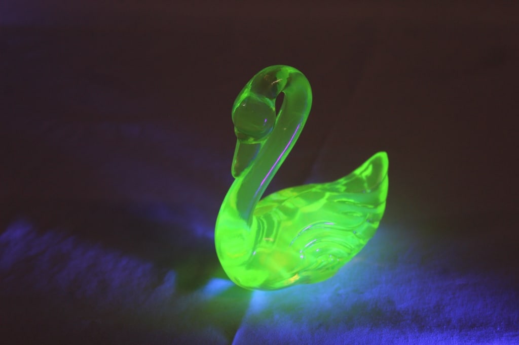 Fenton Vaseline Glass Swan - marked: Good overall as pictured