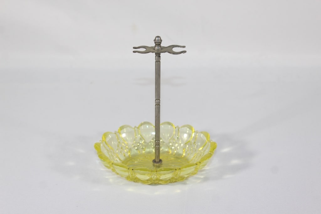 Val St. Lambert Vaseline Toilet Set (1 of 3)