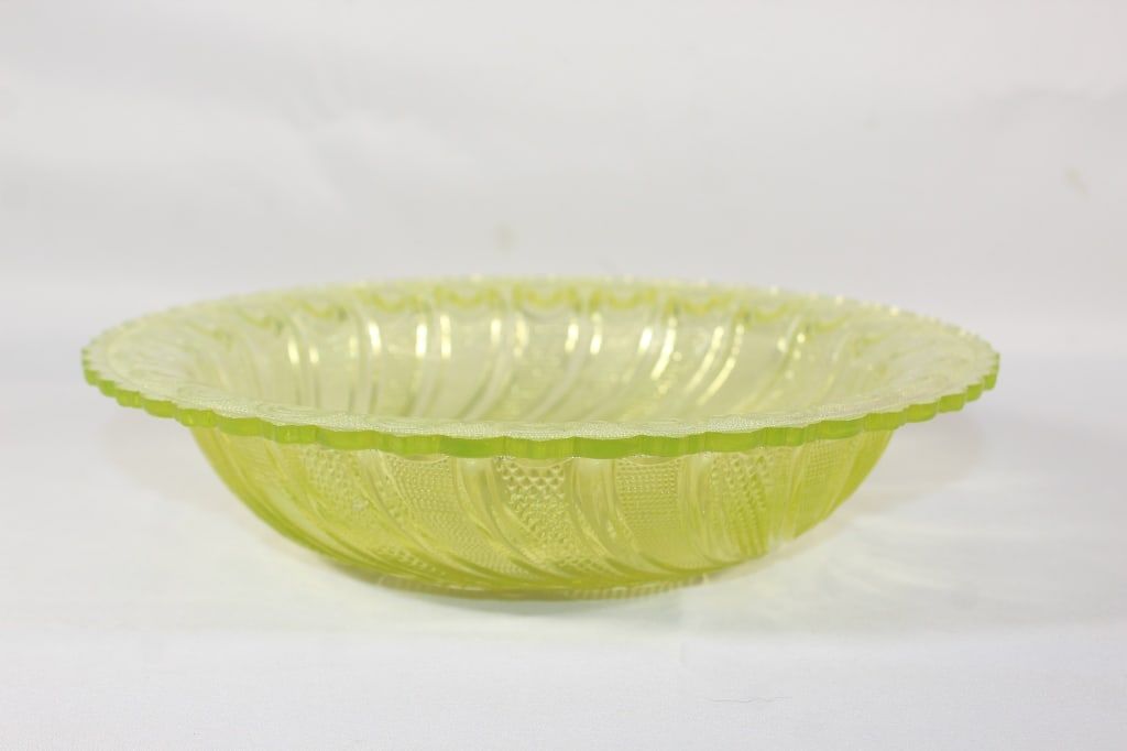 Halley's Comet Vaseline Glass Bowl (1 of 6)