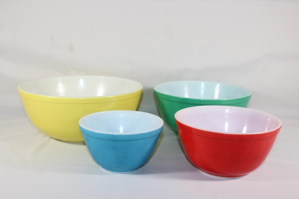 Pyrex Primary Colors Nesting Mixing Bowl Set (1 of 3)