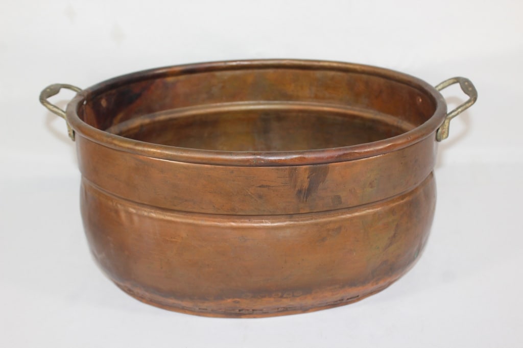 Vintage Hammered Copper & Brass Handled Oval Pot (1 of 4)