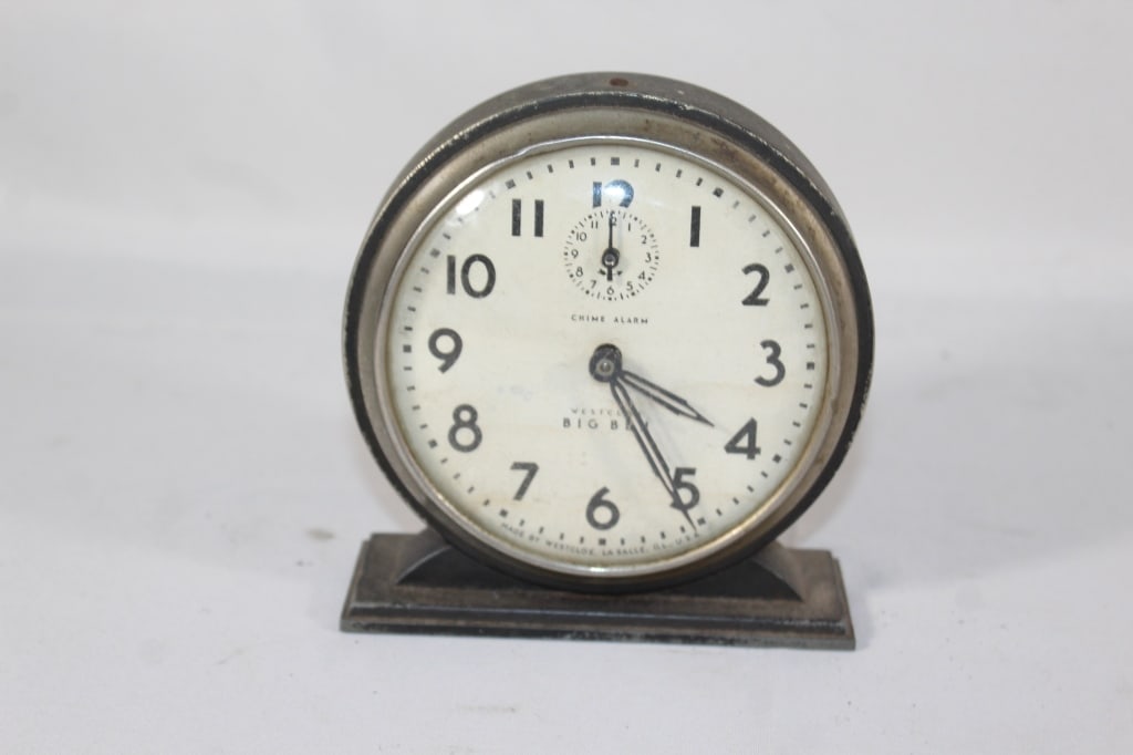 Westclox Big Ben Table Clock - Winds and Works (1 of 4)