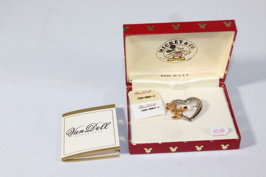 Van Dell Mickey Mouse Brooch / Pin (1 of 2)