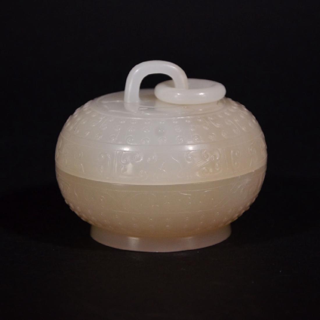 19TH C., A CARVED HETIAN JADE BOX (1 of 8)