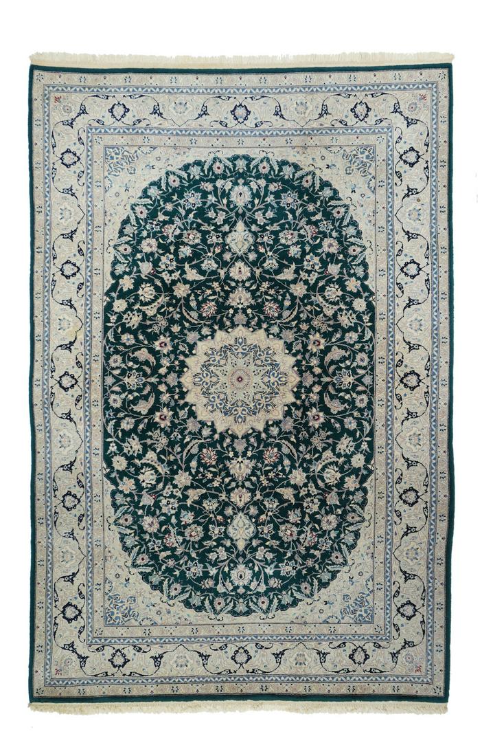 Isfahan Design Rug, 5'8" x 8' (1.73 x 2.44 M) (1 of 5)