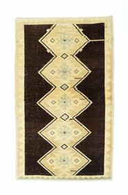 Vintage Turkish Rug 2'10" x 4'10" (0.86 x 1.47 M)