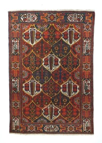 Vintage Persian Bakhtiari Rug 4'8" x 6'8" (1.42 x 2.03 M)