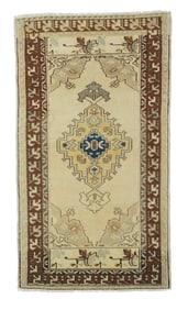 Vintage Turkish Rug 2'5" x 4'5" (0.74 x 1.35 M)