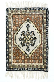 Morrocan Rug 2'2" x 3'6" (0.66 x 1.07 M)