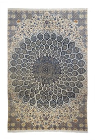 Fine Persian Isfahan Rug 7'4" x 11'4" (2.24 x 3.45 M)