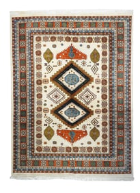 Indian Rug 8'10" x 11'9" (2.69 x 3.58 M)