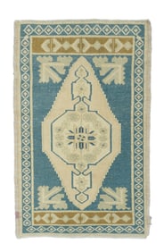 Turkish Rug 2'1" x 3'5" (0.64 x 1.04 M)
