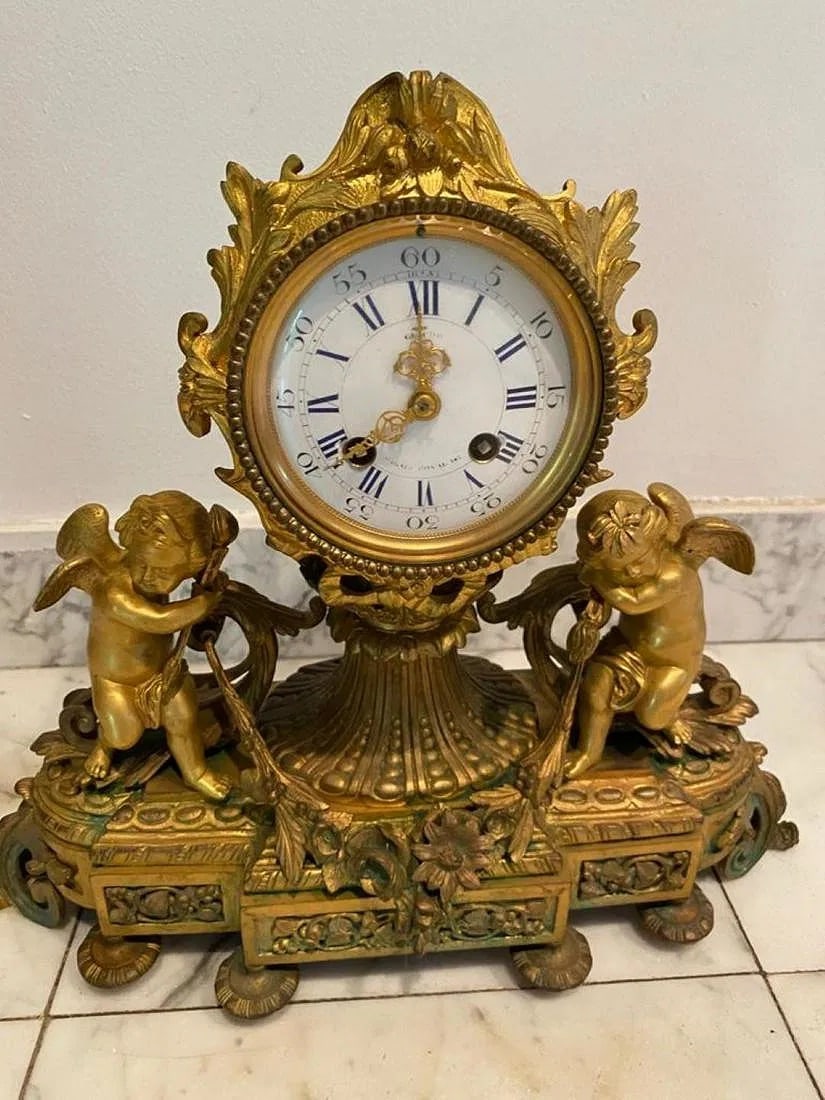 Antique Clock: Extremely fine French antique bronze clock. Hand-carved bronze gold leaf. Late 19th century. Size 16 x 14.