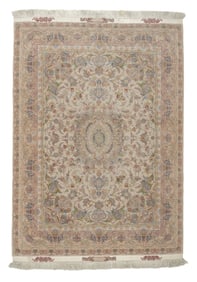Tabriz Rug 4'11" x 7'1" (1.50 x 2.16 M)