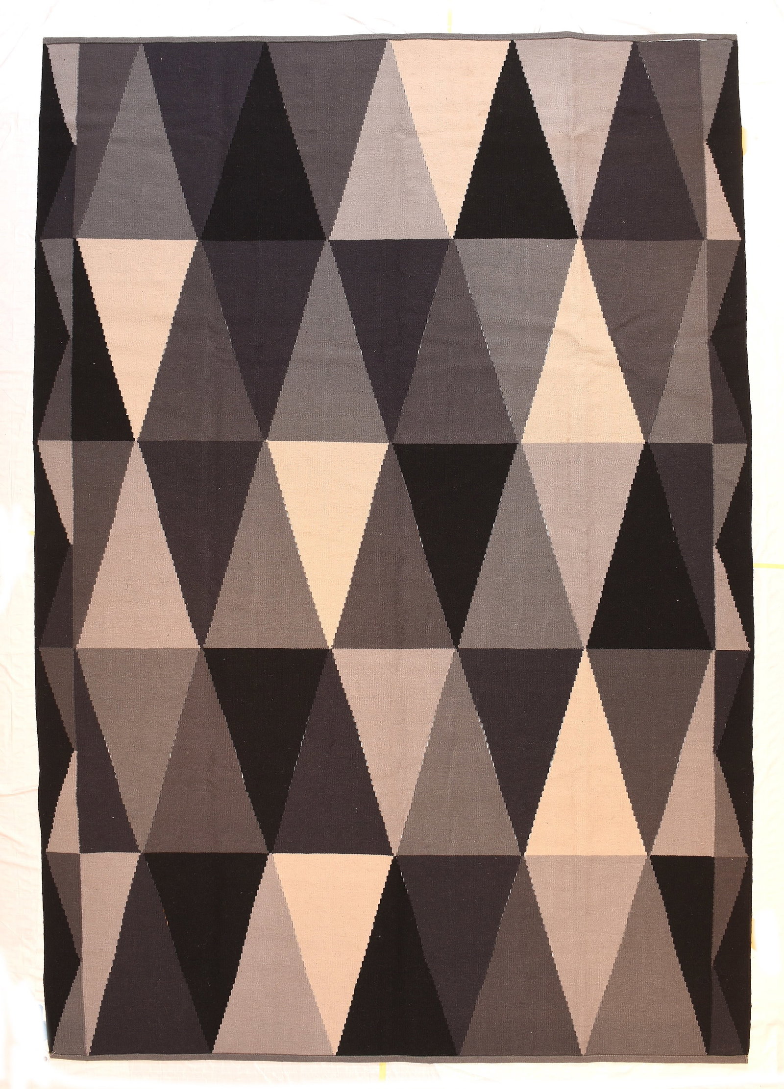 Vintage European Kilim Rug 6'6" x 9'9" (1.98 x 2.97 M) (1 of 3)