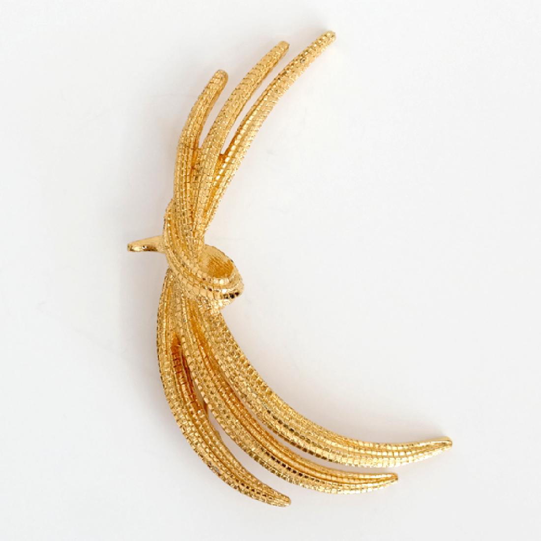 Gold plated textured brooch pin, signed MONET: Gold plated textured brooch pin, signed MONET. Length 3". Condition excellent.