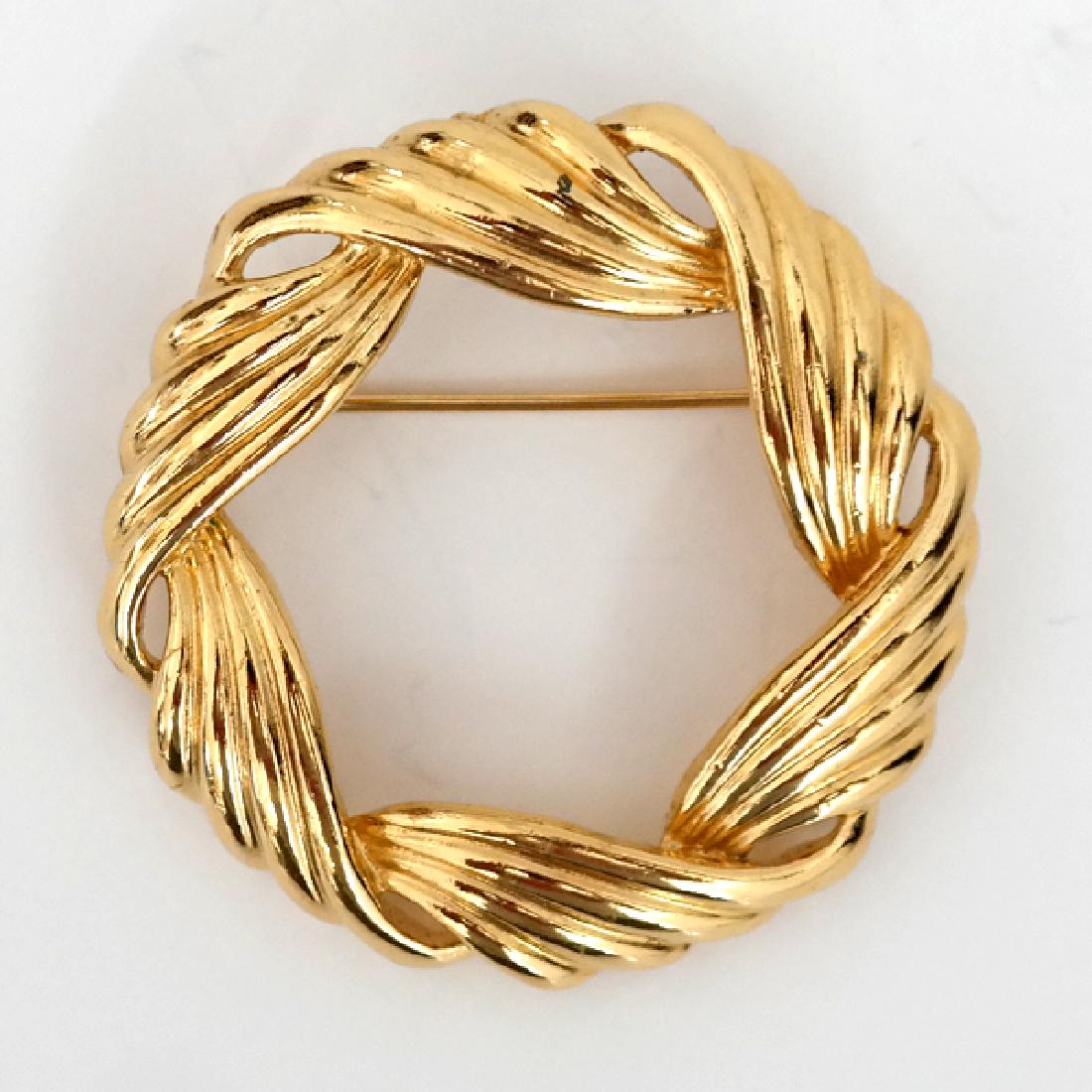 Gold plated textured round brooch pin, signed TRIFARI: Gold plated textured round brooch pin, signed TRIFARI. Measured 1 3/4". Condition excellent.