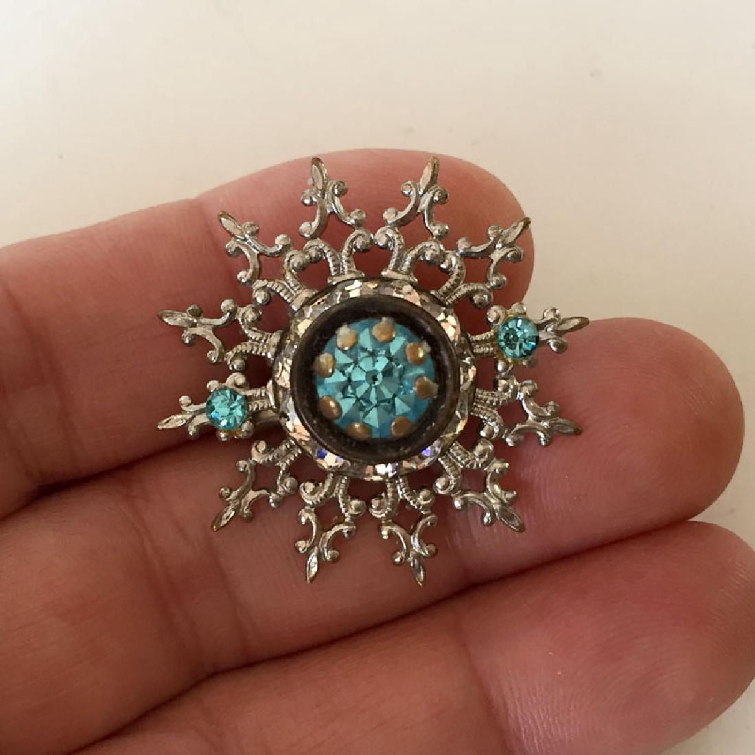 Vintage silver tone SNOWFLAKE shaped brooch with blue (1 of 3)