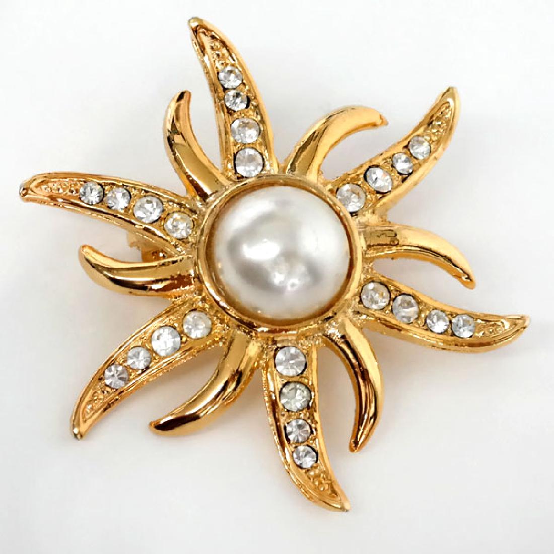 Gold plated SUN shape pin brooch with white rhinestones (1 of 2)