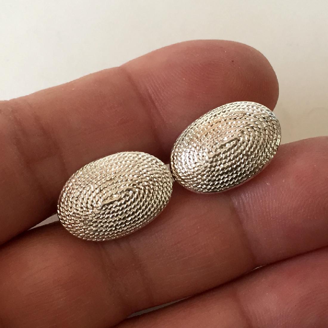 NAPIER: Vintage silver tone oval ear clips, signed: NAPIER: Vintage silver tone oval ear clips, signed. Measured 3/4" x 1/2". Condition very good.