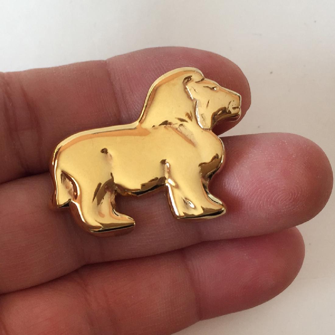 NAPIER: Gold plated LEO LION shaped brooch, signed: NAPIER: Gold plated LEO LION shaped brooch, signed. Measured 1 1/4" x 1". Condition excellent.