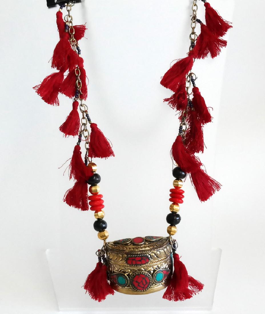 Gold plated chain with beads and box-pendant (1 of 5)