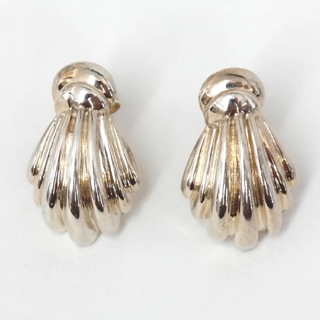 Vintage sterling silver SHELL shape post and push back (1 of 2)