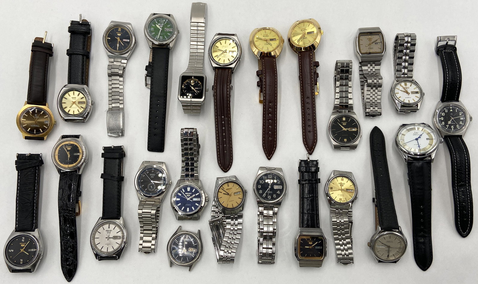 Lot of 23 Men's Watches, Mostly Seiko.: Also, Elgin, HMT, etc. We have no idea if any of these work, you take your chances with these Estate watches.
