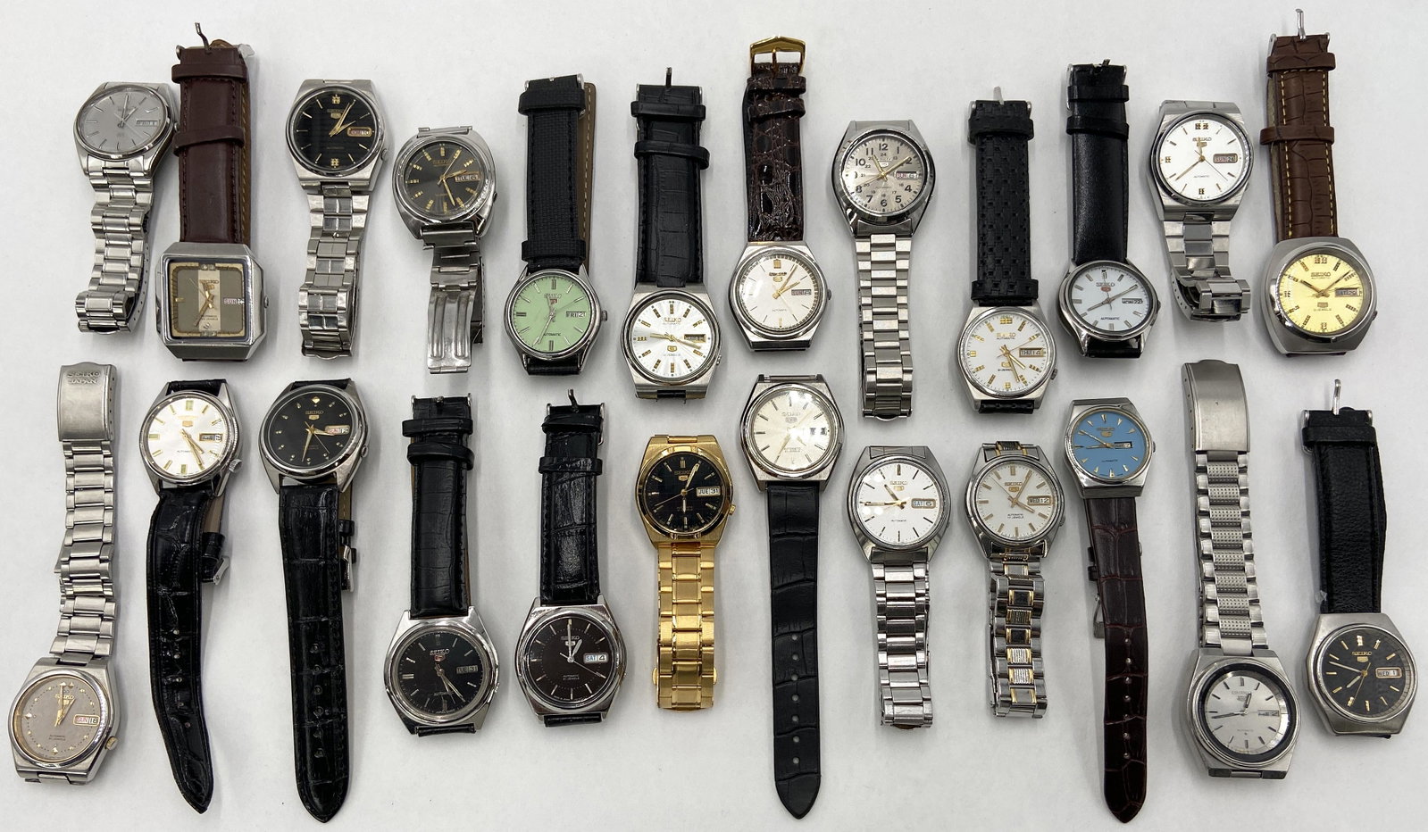Lot of 24 Seiko Men's Watches.: We have no idea if any of these work, you take your chances with these Estate watches.