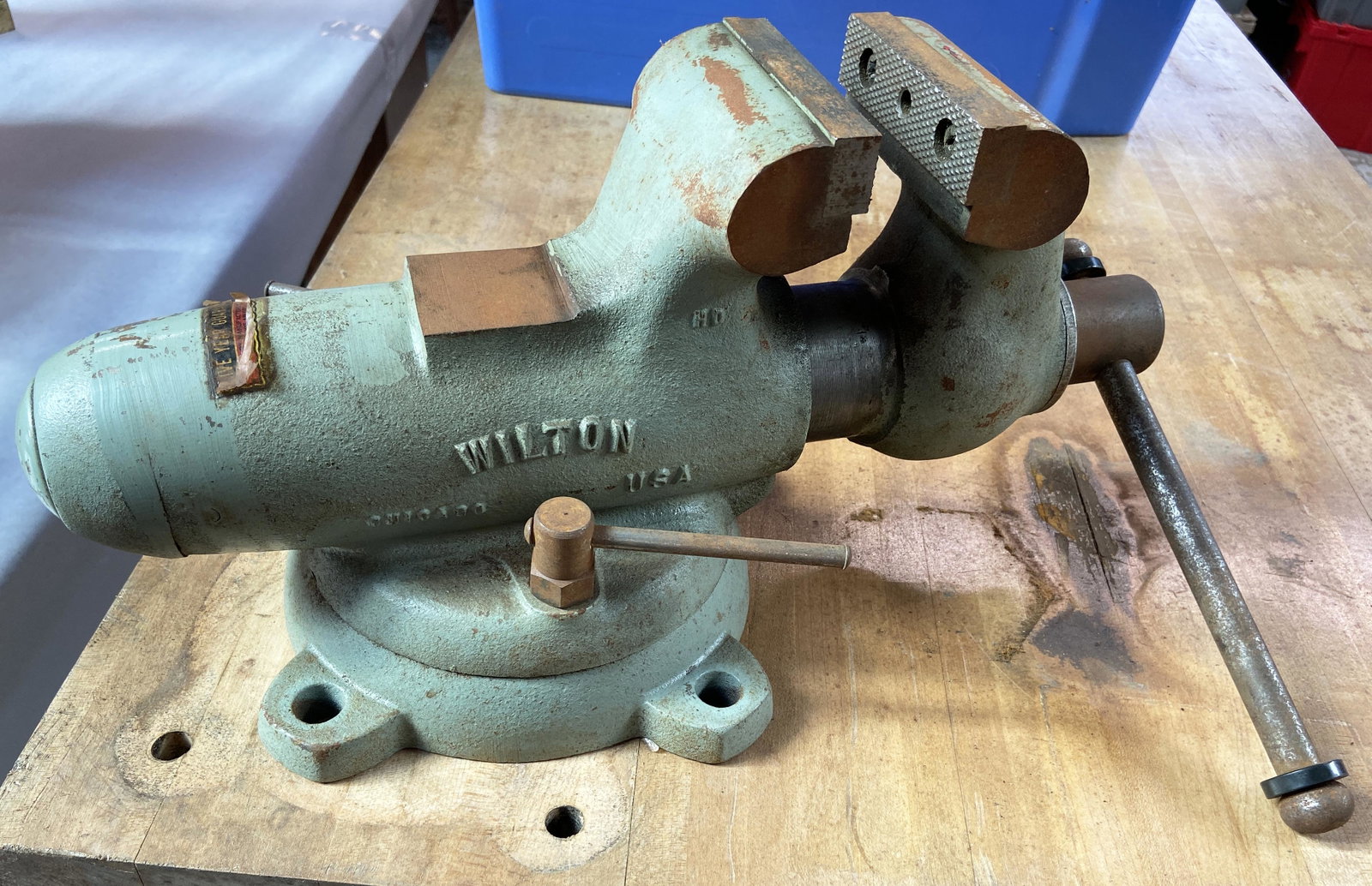 Vintage Wilton Bullet 4" Swivel-Base Vise.: No. 400-4. Slight surface rust. Otherwise in excellent condition. Operates smoothly. The vise is very heavy. Measures 17" Wide.