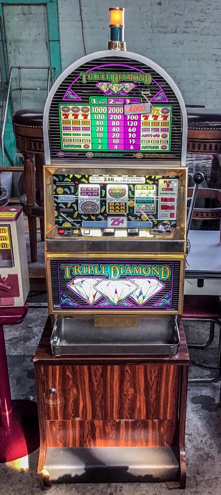 IGT "Triple Diamond" Quarter Slot Machine.: It Works. Comes with a Stand and Key. Third-Party Shipping or Pickup Required.