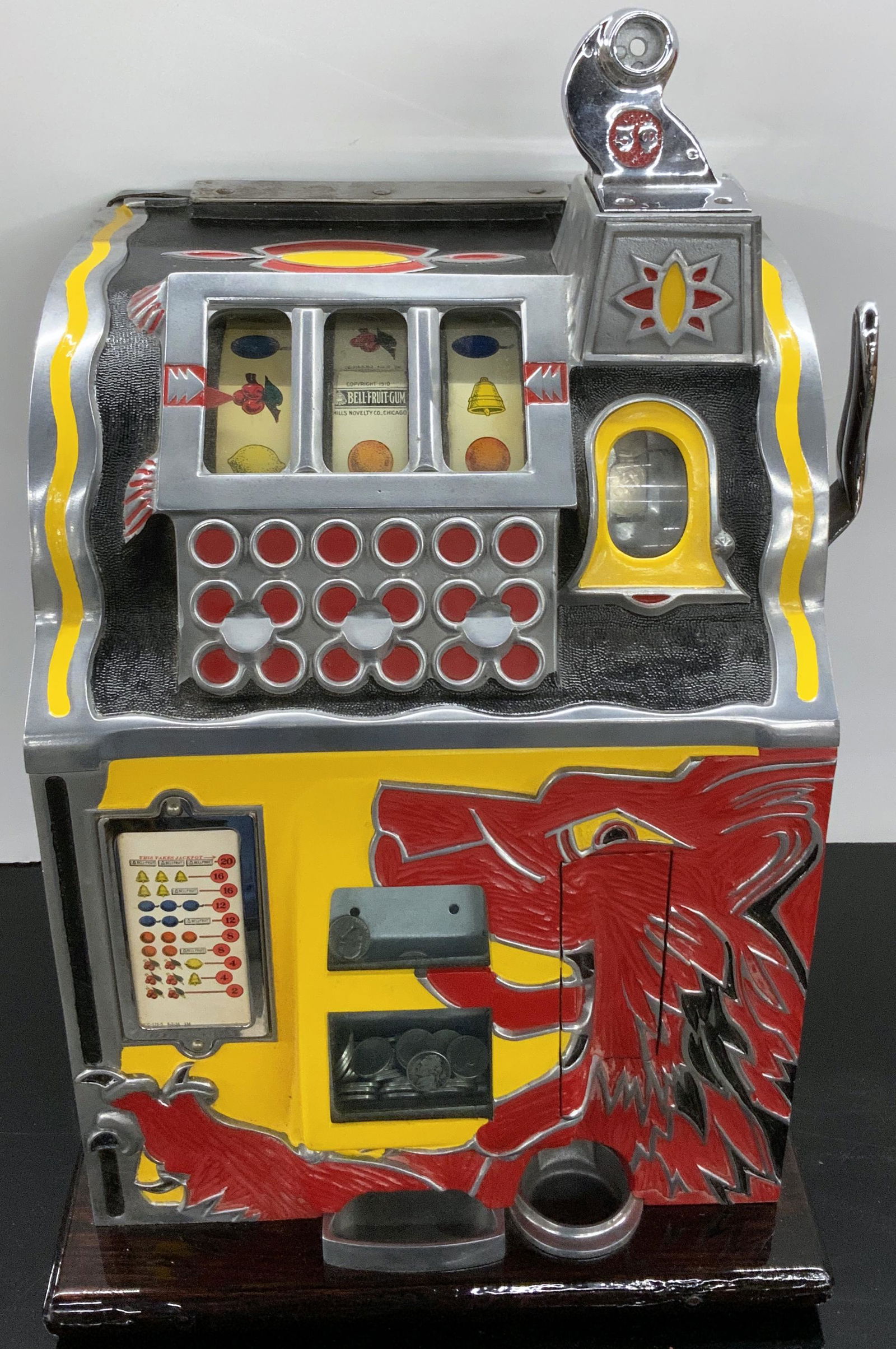 Vintage Mills Nickel Slot Machine.: With Lion or Wolf Design. In Excellent Condition (Fully Restored), but has no Key. It Works. Third-Party Shipping Required.