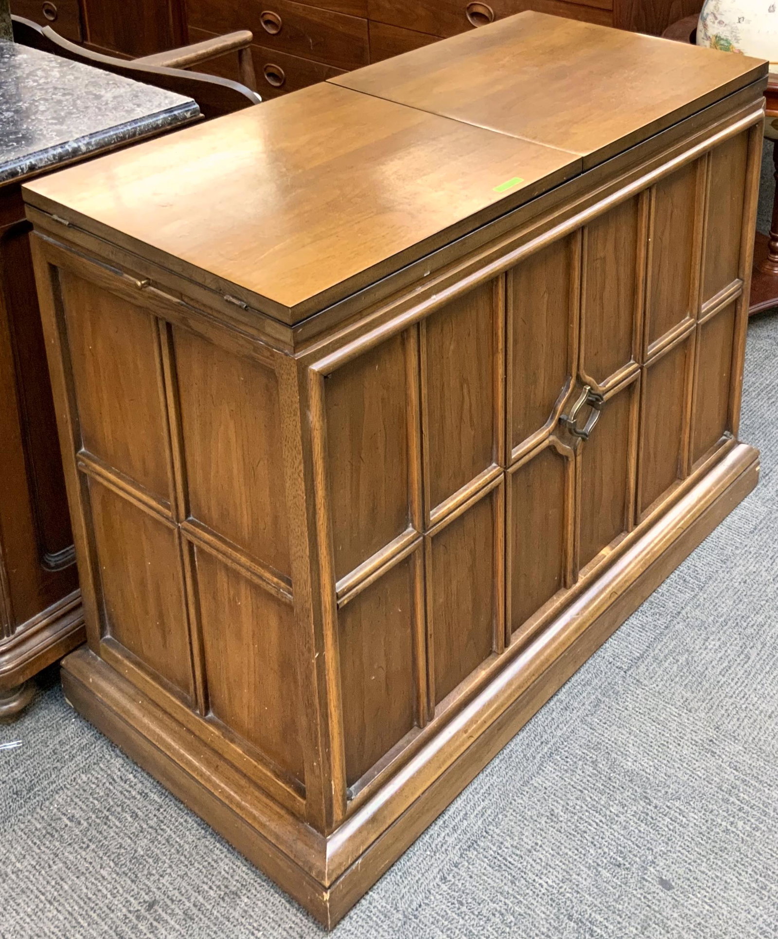 Drexel Mid-Century Bar Cabinet.: On Wheels. Has some Wear. Measures 38" Wide, 30 1/2" High, and 18" Deep. Third-Party Freight Shipping or Personal Pickup Required.