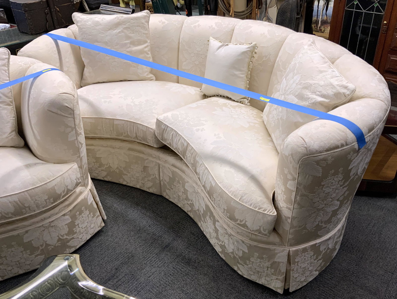 Henredon White Upholstered Curved Sofa.: Measures 90" Wide. Third-Party Freight Shipping or Personal Pickup Required.