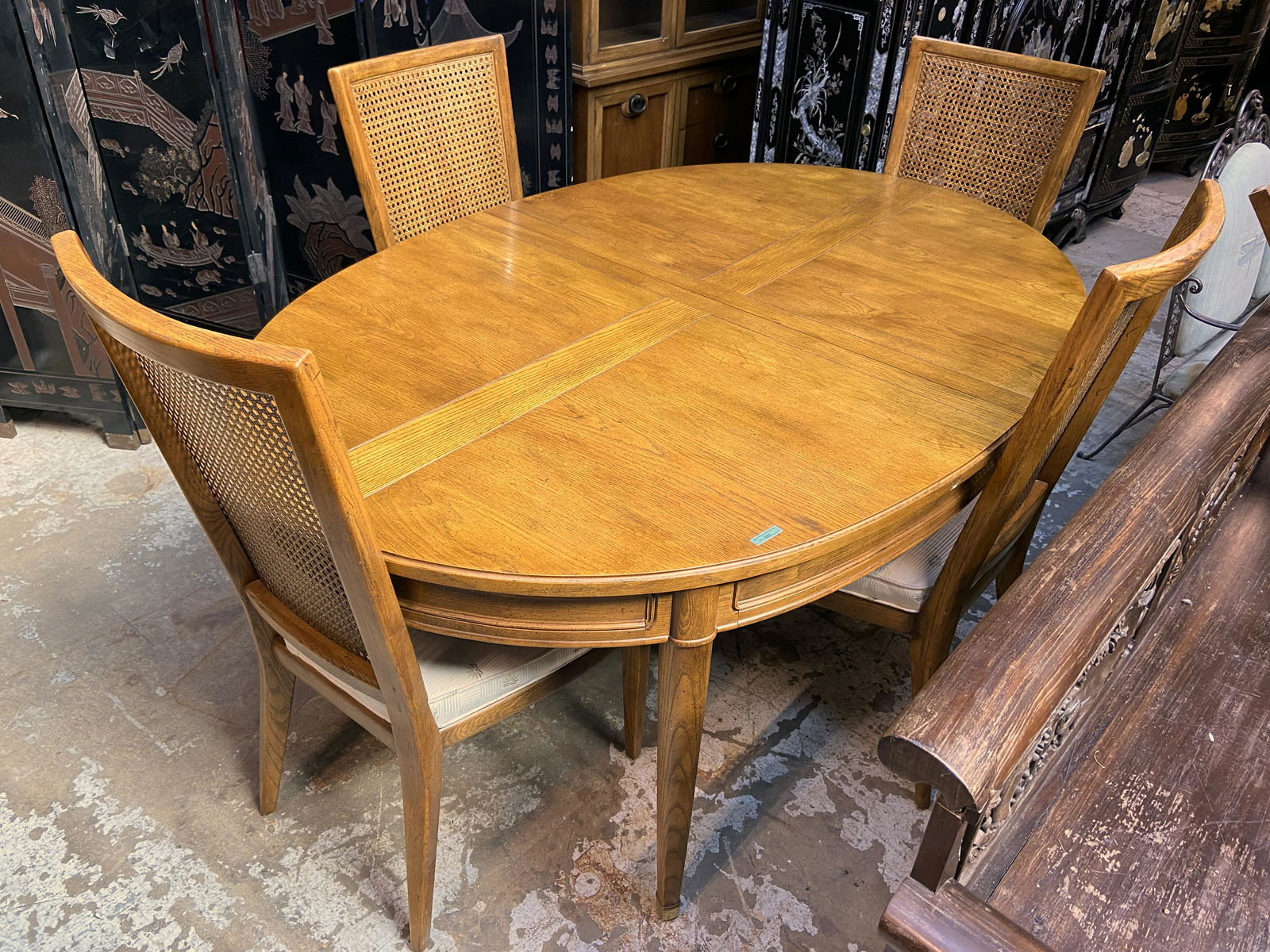 Henredon Oak Oval Dining Table and 4 Chairs.: Comes with Two 20" Wide Leaves. The Table Measures 65" Long and 45" Wide. There is a Little Wear on the Top Corners of the Chairs, but the Set is in Good Overall Condition. Third-Party Freight Shippin