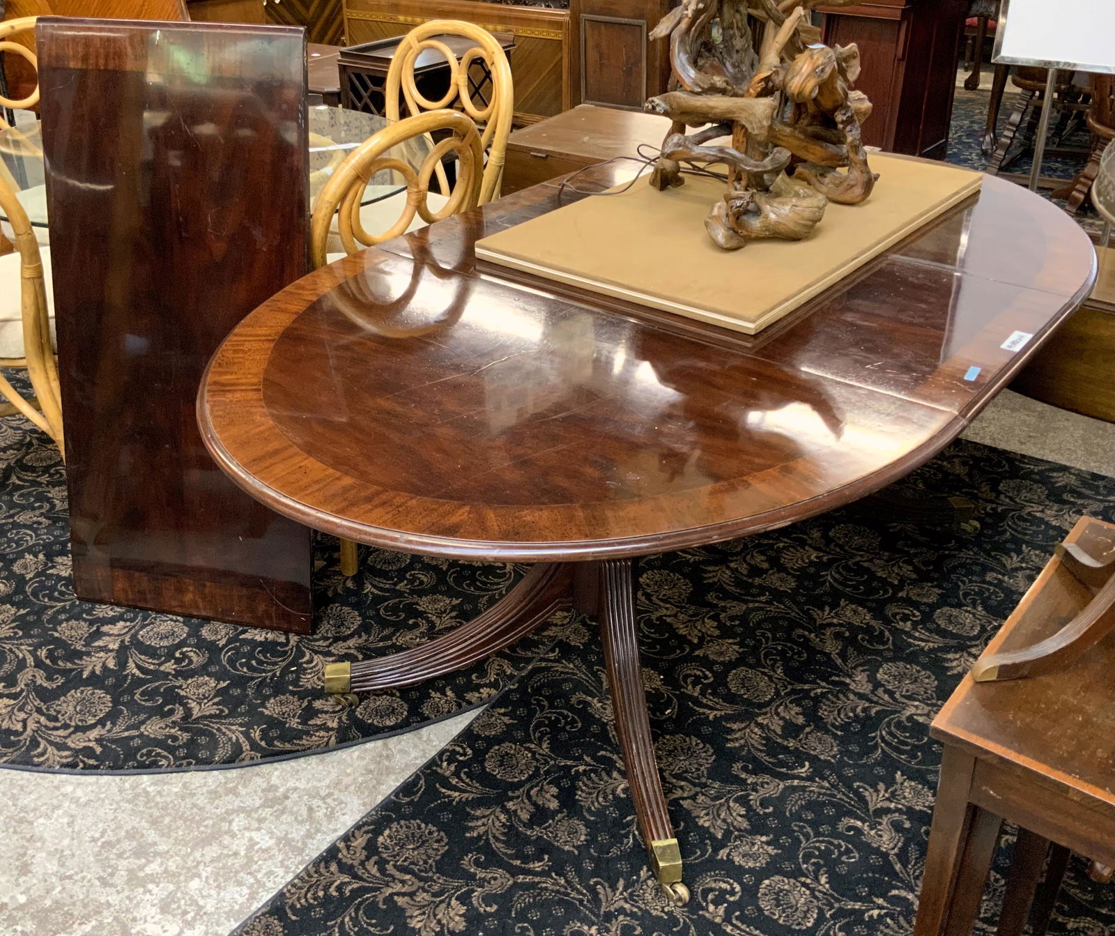 Henredon 6' Oval Banded Dining Table.: As Is - Some Wear. Comes with a Leaf. Third-Party Freight Shipping or Personal Pickup Required.