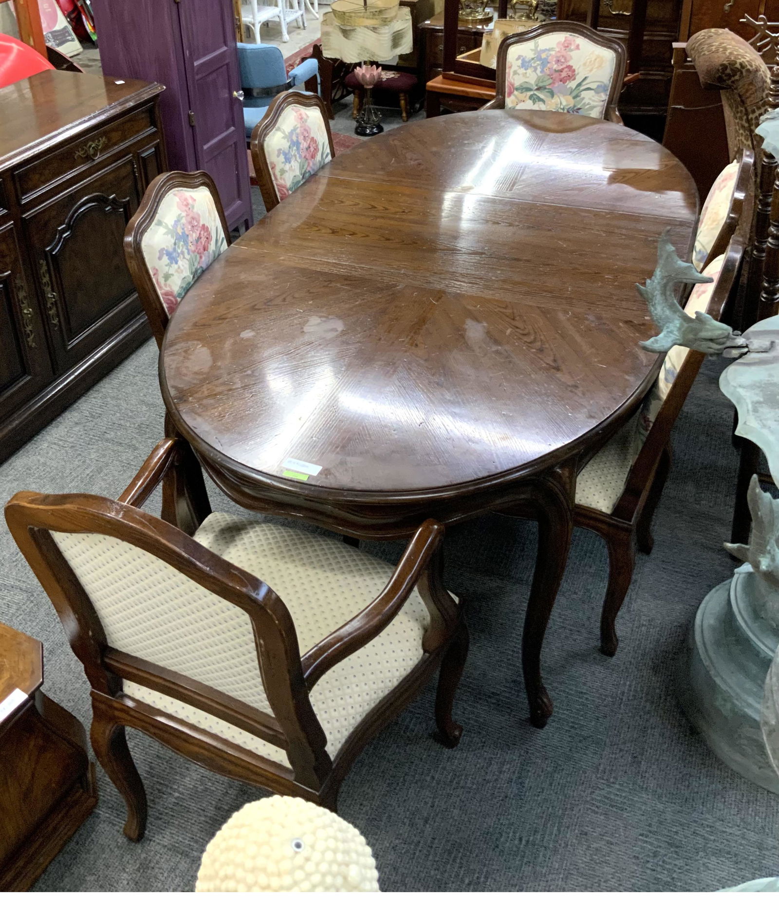 Henredon Country French 8 Pc. Dining Room Set.: Consists of an Oval Dining Table, 6 Chairs, and Buffet. Comes with 2 Leaves. The Leaves have Some Wear. The Table Measures 62" Long. Each Leaf adds 20" of Length. Third-Party Freight Shipping or Perso