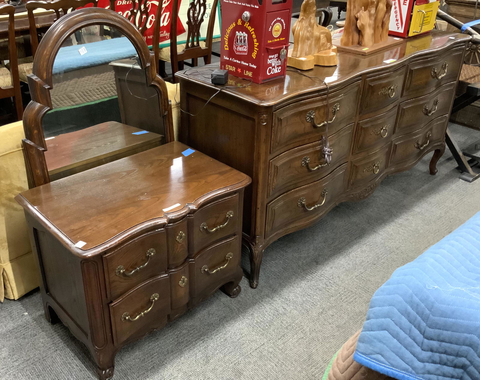 Lot: Henredon French Provincial Dresser Set.: 3 Pcs. - Includes the Dresser, Mirror & Nightstand. Third-Party Freight Shipping or Personal Pickup Required.