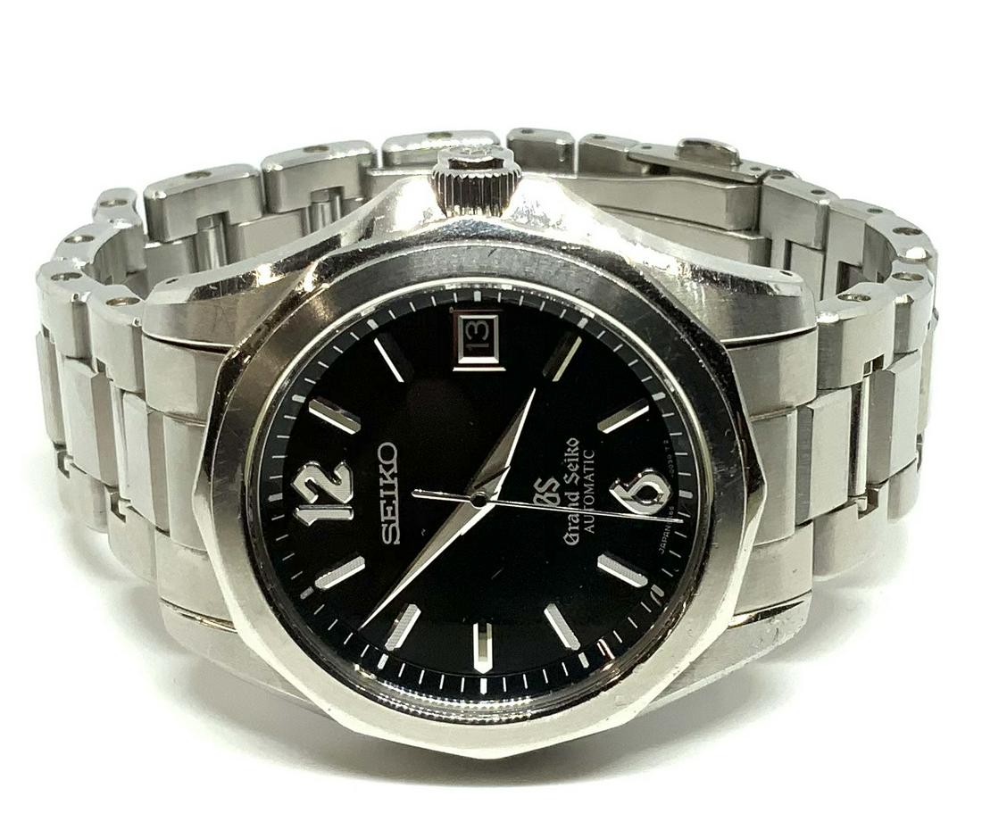 Men's Vintage Grand Seiko Automatic Watch.: Model #9S55-0050. Runs Well. In Good Condition. The Bezel and Watch Case have Minor Scratches. The Band also has Very Minor Scratches - it is in Very Good Condition. The Watch Case measures 39mm in Di