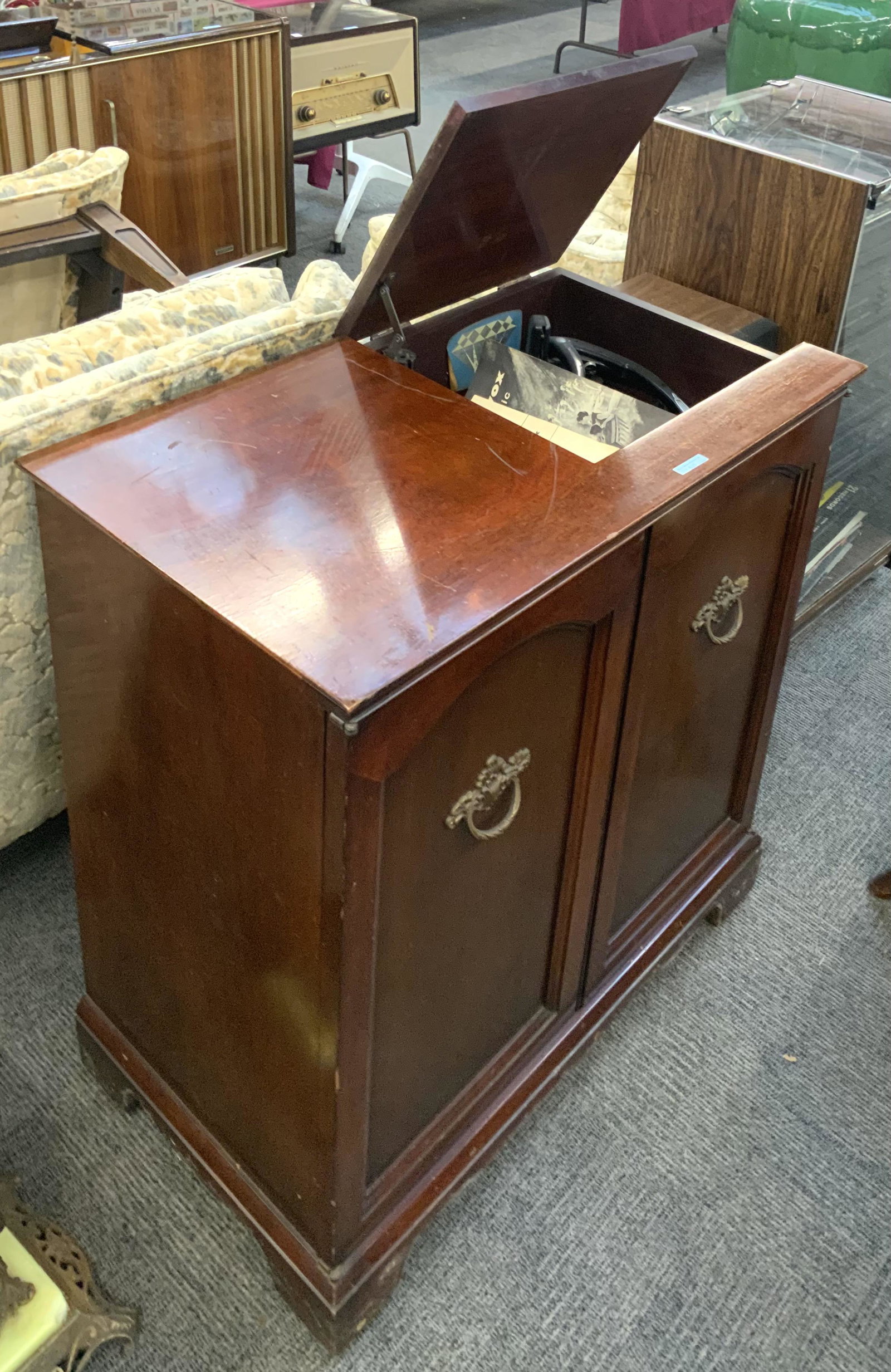 Magnavox Stereophonic Radio / Record Player.: Untested. Measures 34" Tall, 32" Wide, and 18" Deep. Third-Party Freight Shipping or Personal Pickup Required.