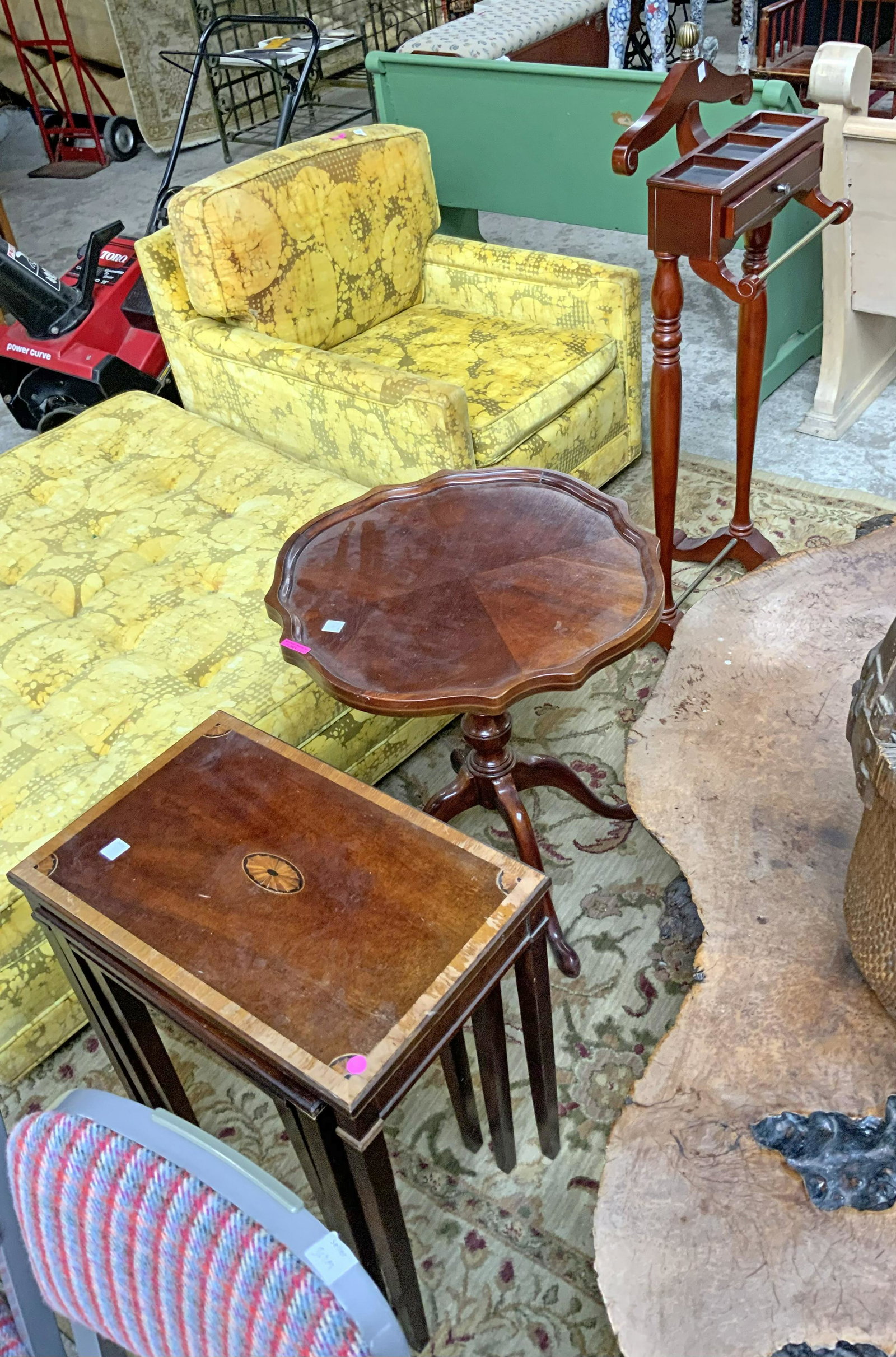 Lot: Nest of Tables, Piecrust Table, Valet.: Third-Party Freight Shipping or Personal Pickup Required