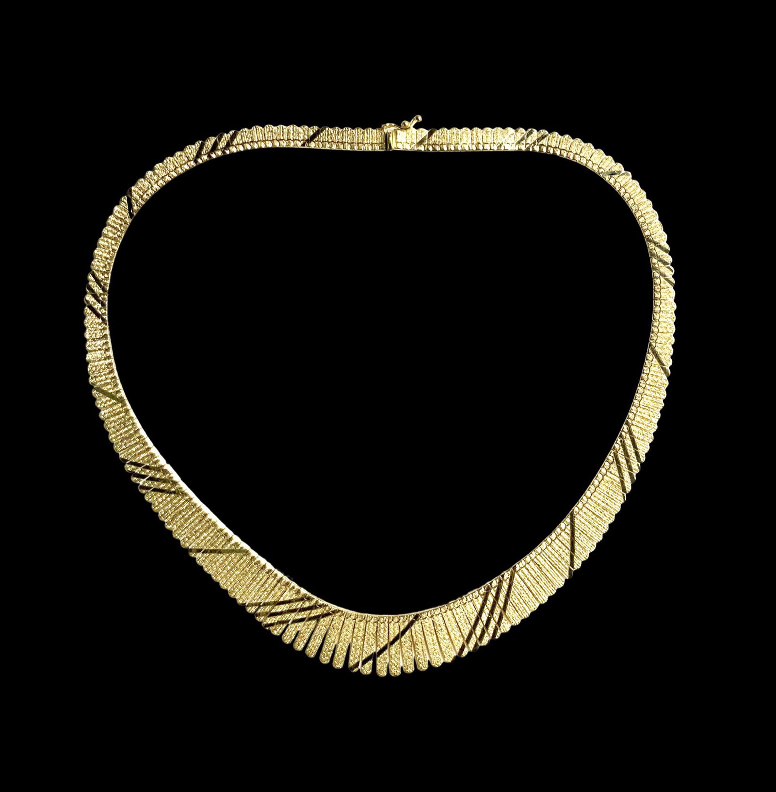 Antique & Vintage Chokers for Sale in Online Auctions Antique & Vintage Chokers for Sale in Online Auctions