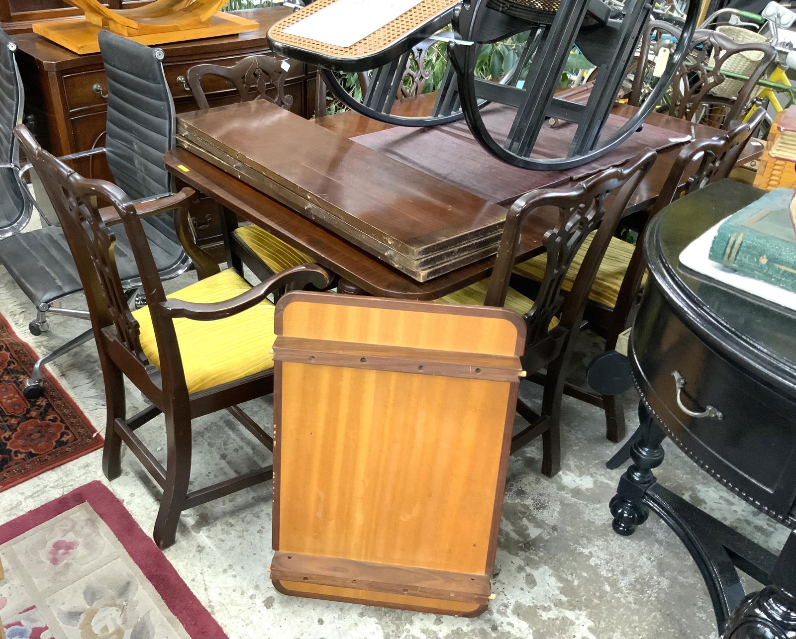 Dark Wood Vintage Dining Room Set. (1 of 2)