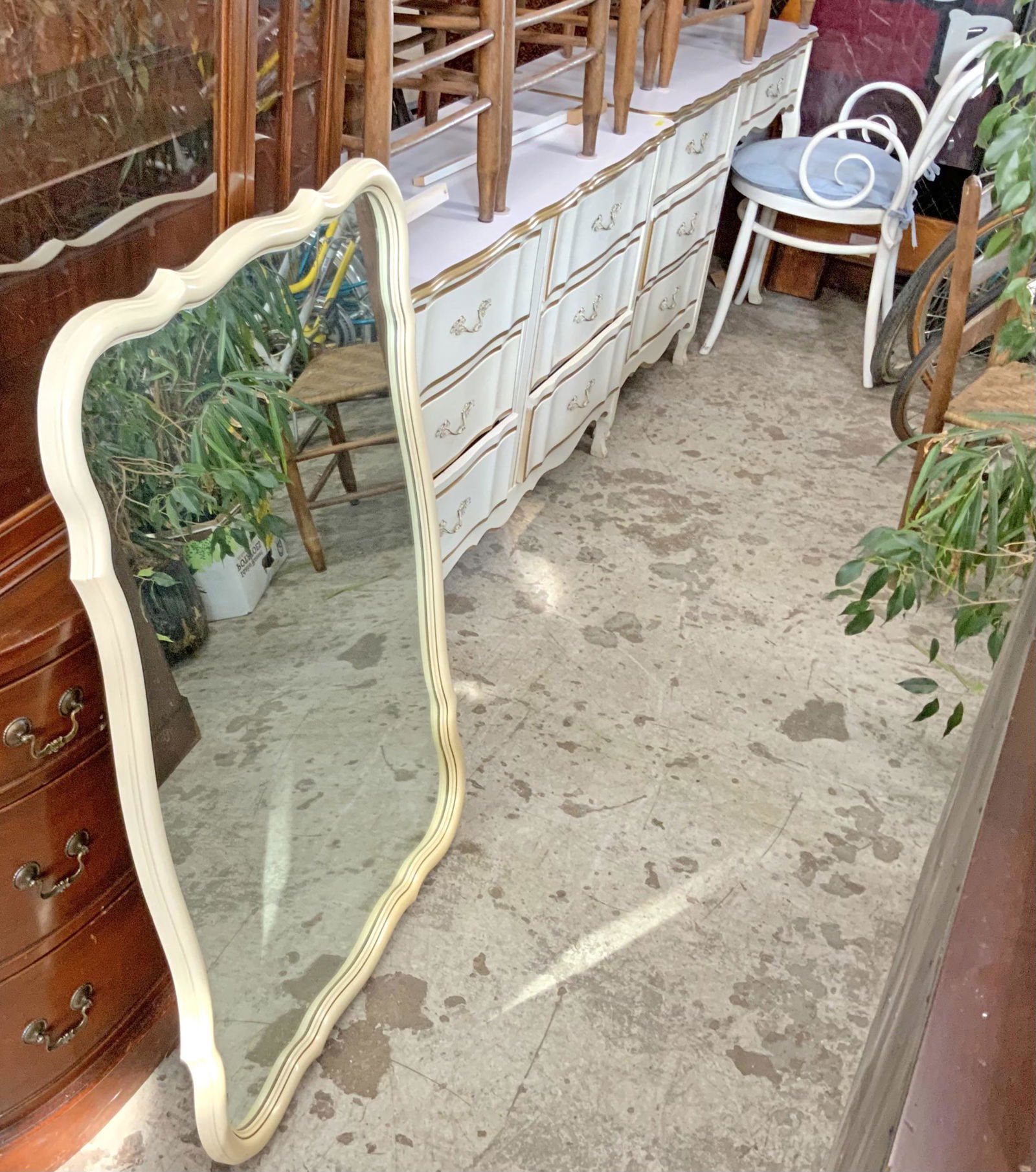 Set: White Dresser w/Mirror, Desk & Chair. (1 of 1)