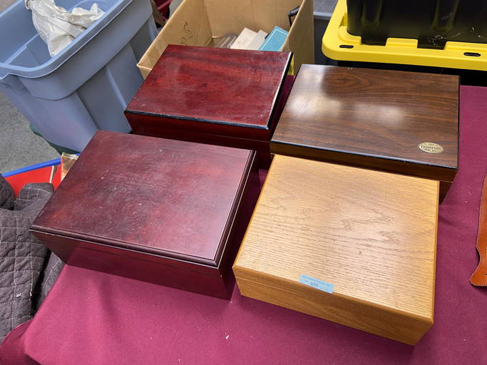 Lot of 4 Wood Cigar Humidors Made In Italy, etc. Apr 16, 2022 Direct Auction Galleries in IL