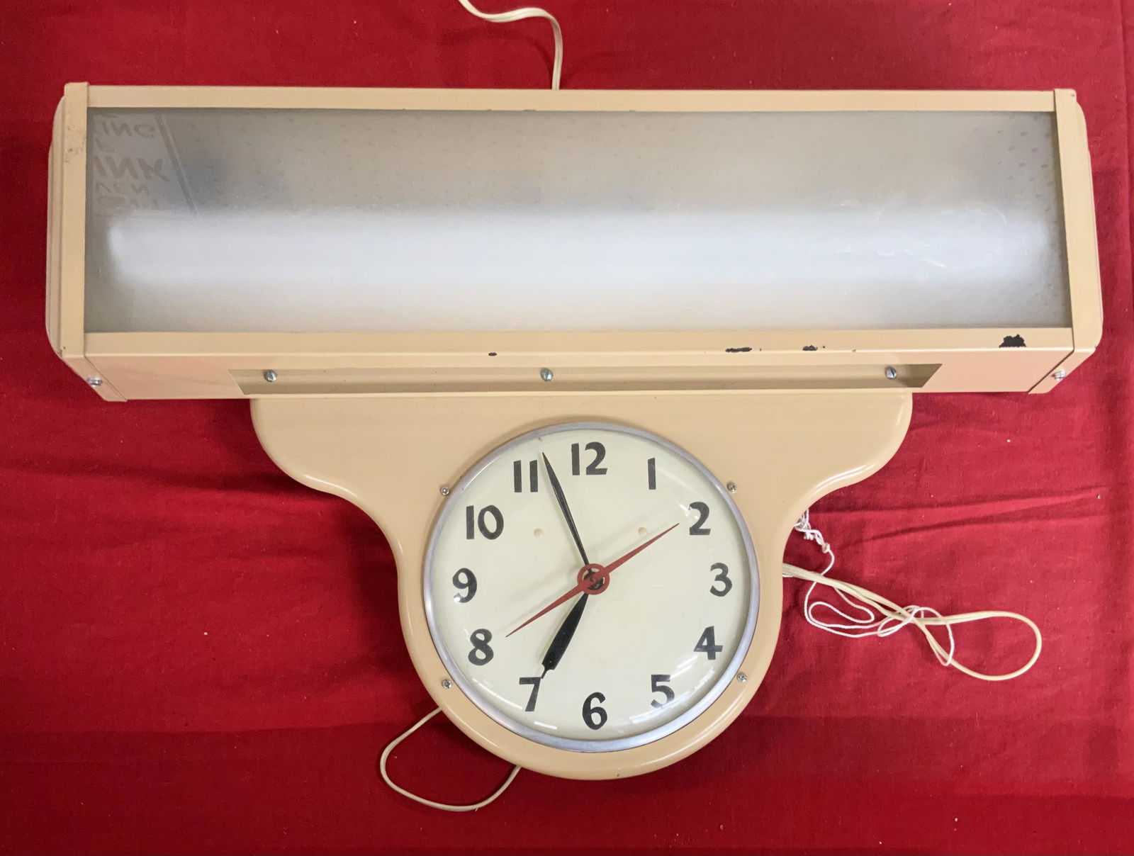 Vintage Electric Clock w/ Light. (1 of 1)